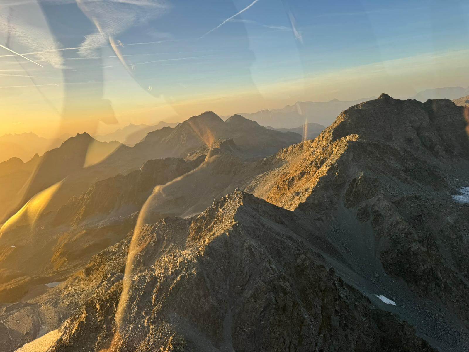 Vol panoramique personnalisé au-dessus des Alpes suisses