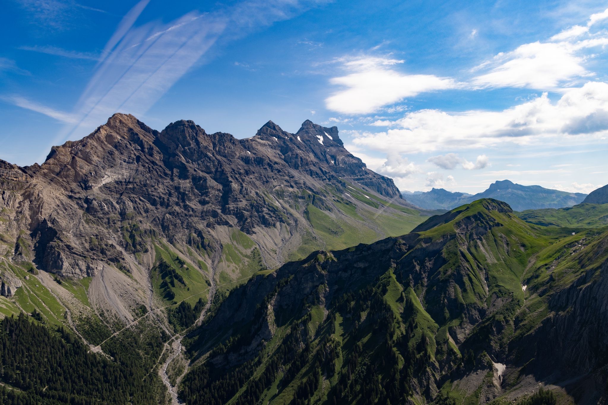 Vol en hélicoptère au-dessus du Pas de Cheville – Alpes suisses – Heli3000