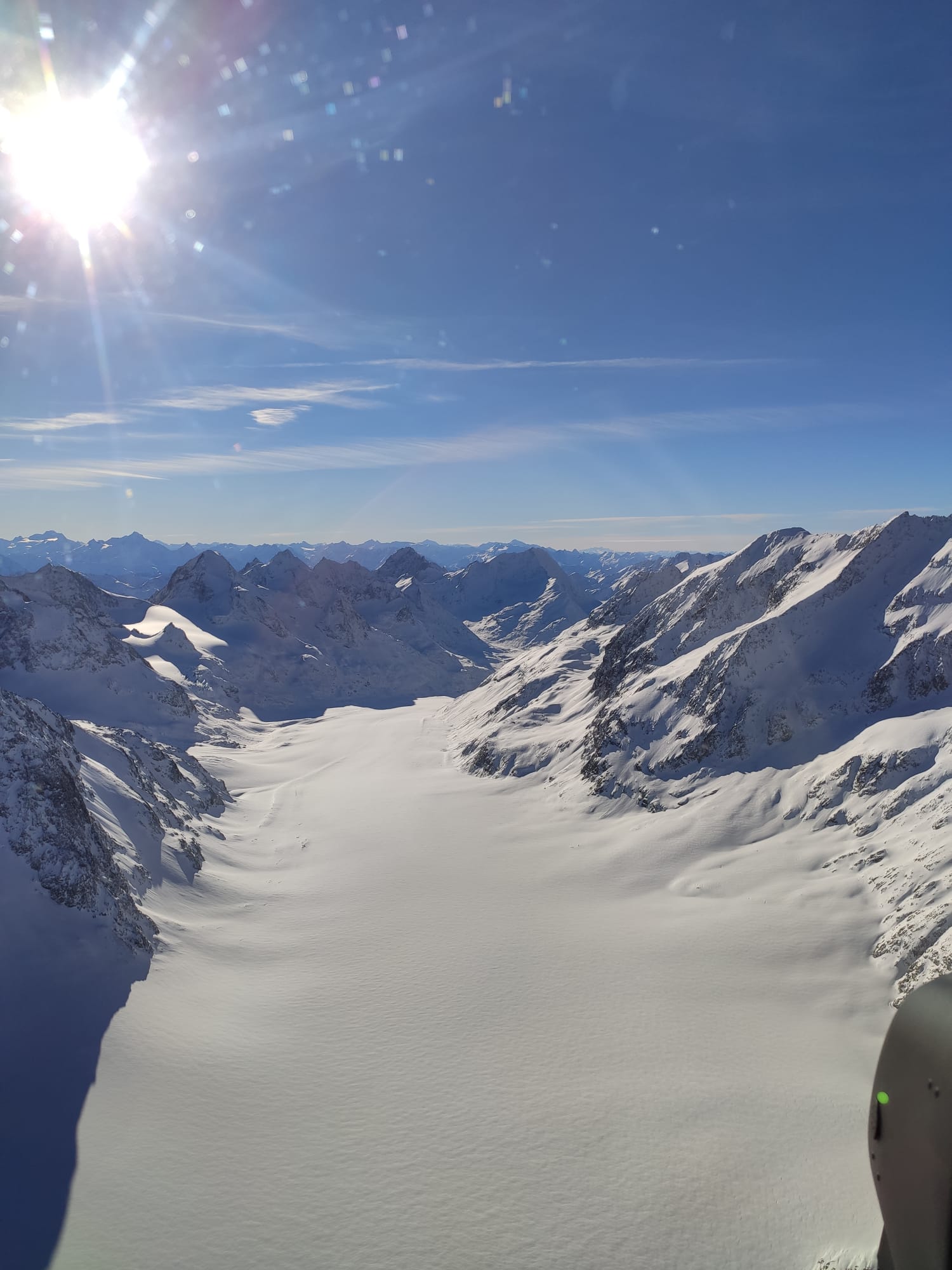 Vol en hélicoptère au-dessus des Alpes valaisannes – Heli3000 Bex