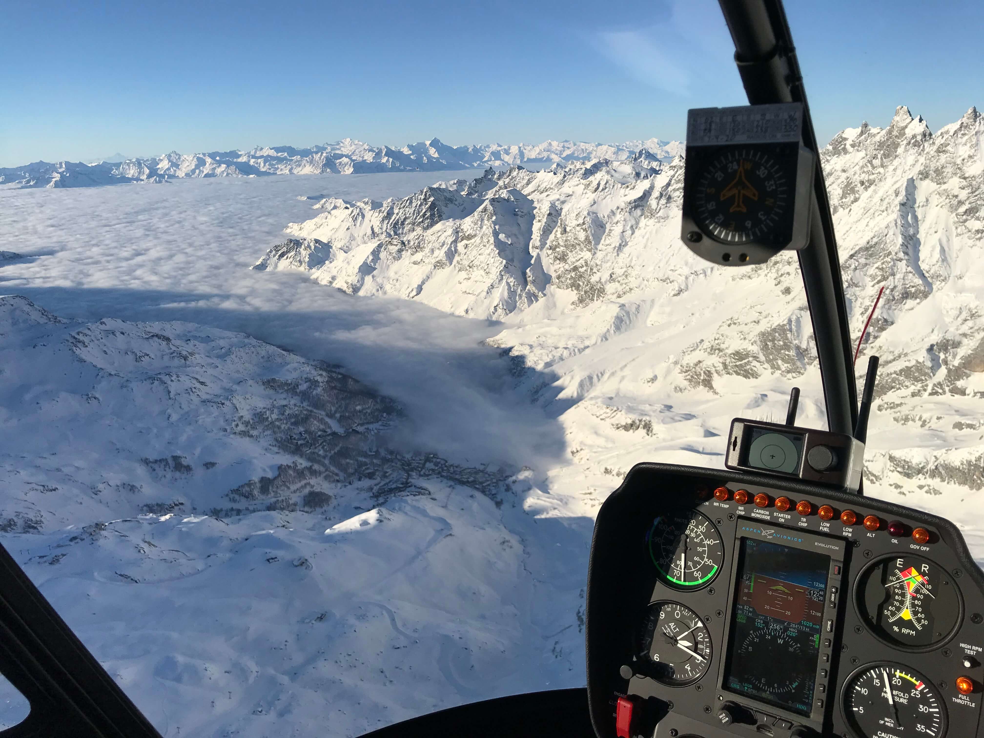Expérience de vol en hélicoptère dans les Alpes suisses – Heli3000