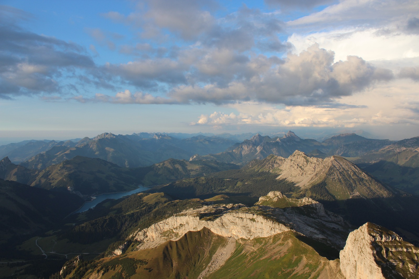 Survol en hélicoptère de la Tour d’Aï et des Préalpes – Heli3000