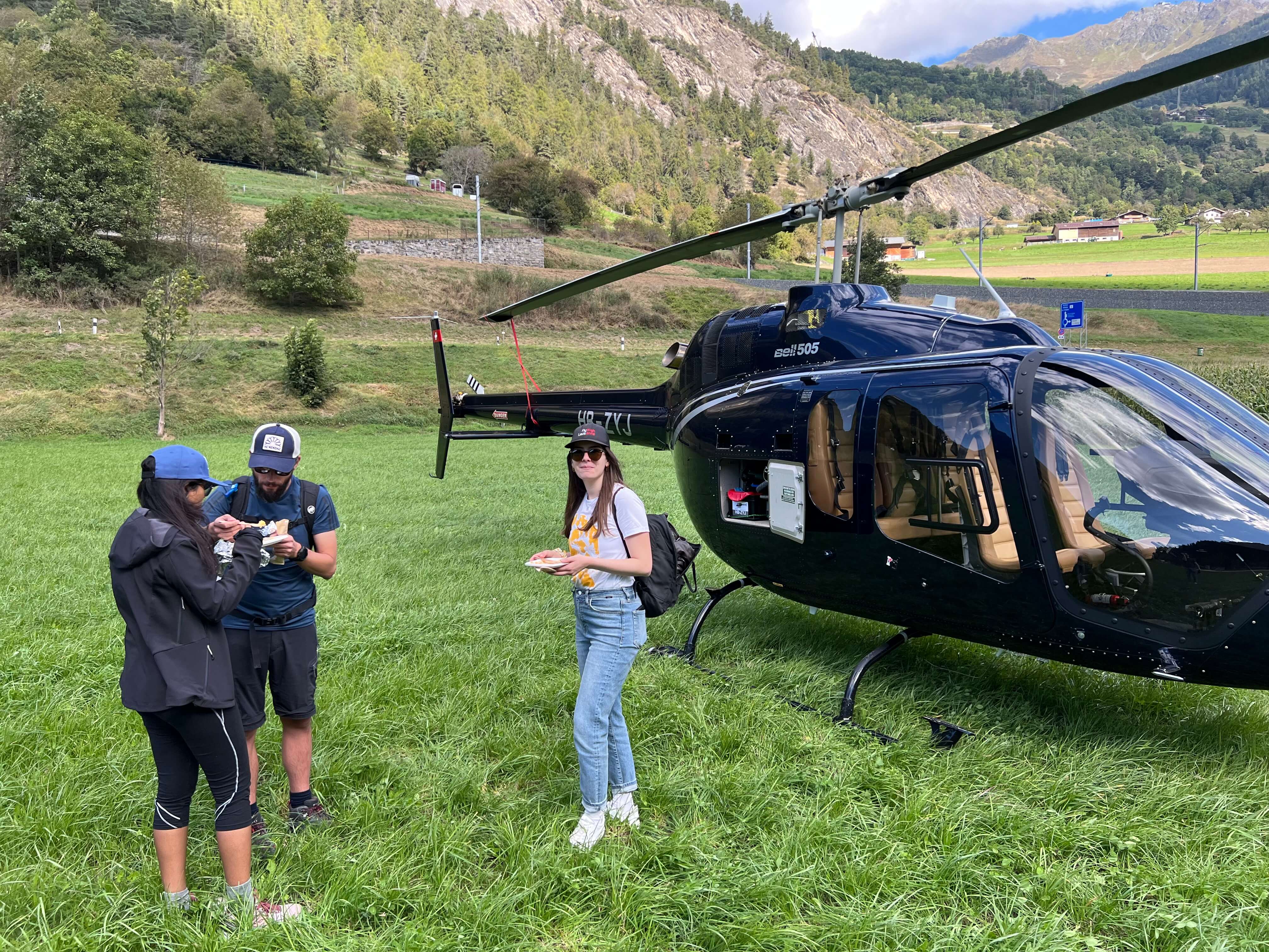 Atterrissage en Val de Bagnes pour une raclette en hélicoptère – Heli3000