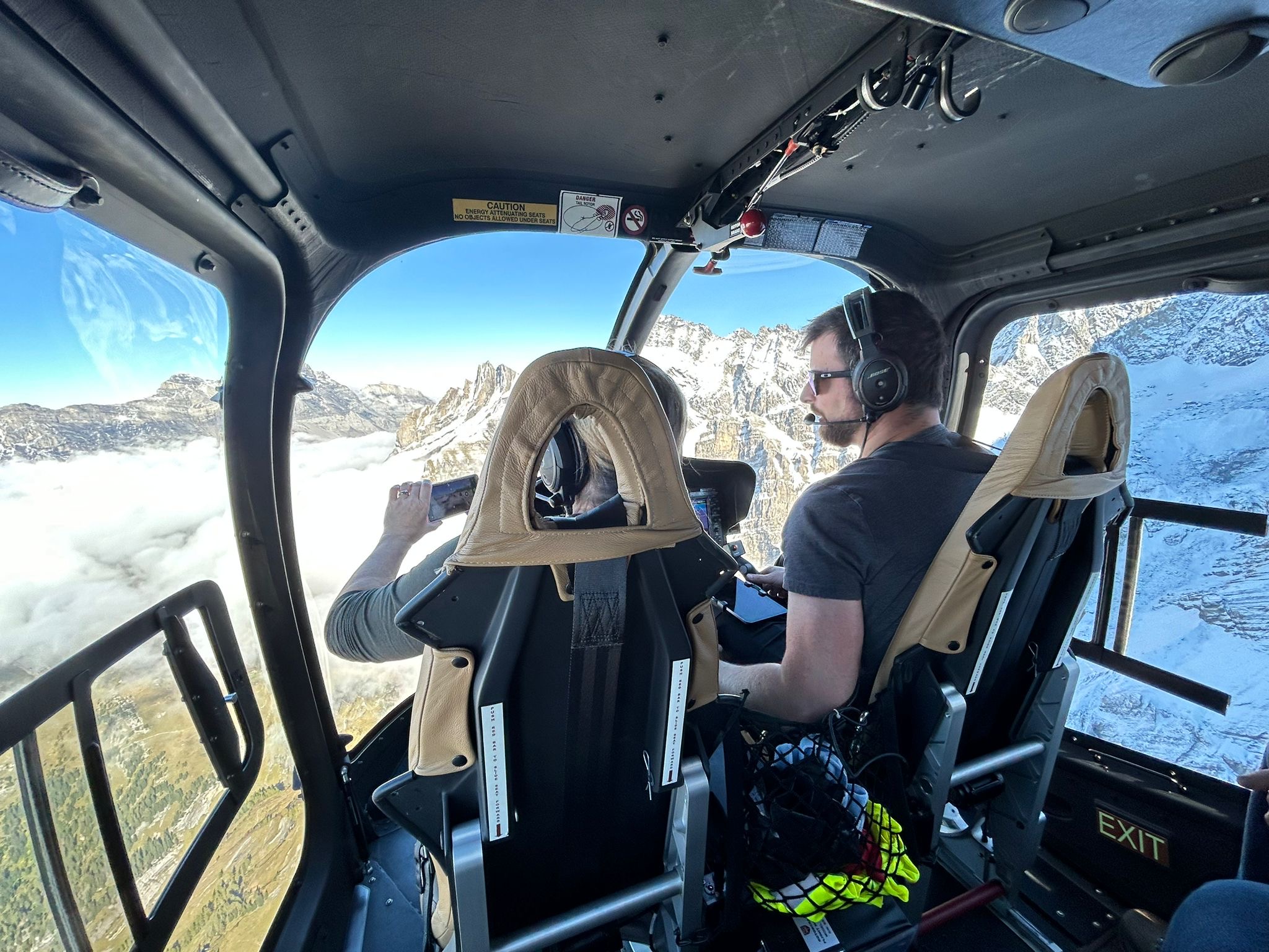 Vue aérienne spectaculaire depuis un vol en hélicoptère – Heli3000