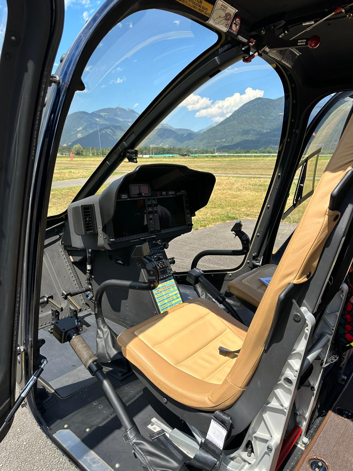 Heli3000 Hélicoptère Bell 505 cockpit et commandes
